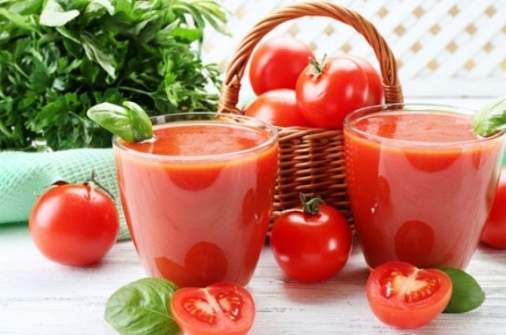 Классический овощной напиток: полезные свойства томатного сока