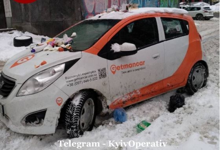 В Киеве "героя парковки" настигло неожиданное наказание - люди не сдержали эмоций: фото