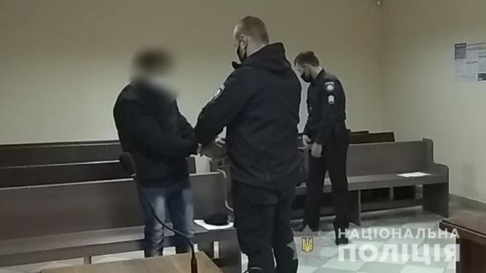 В Одесской области молодой мужчина изнасиловал 74-летнюю женщину, его арестовали (фото, видео)