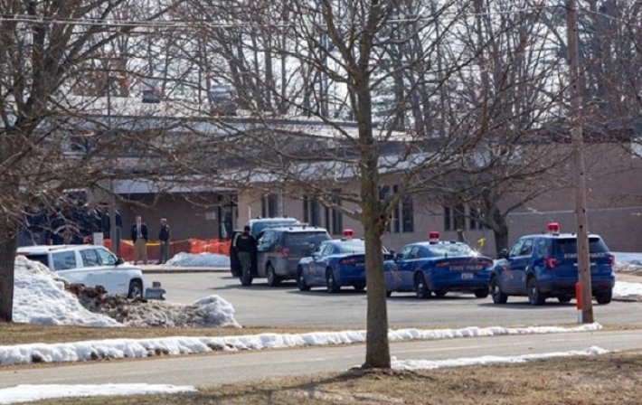 В школе в США взорвалась самодельная бомба, есть пострадавшие (фото)