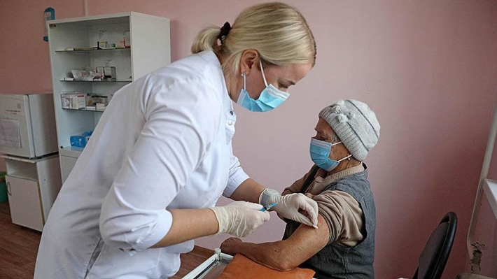 В Мелитополе начали прививать пенсионеров от коронавируса (видео)