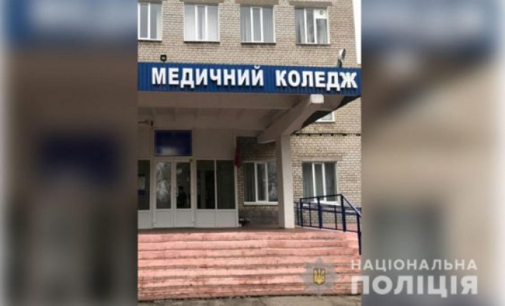 В лаборатории Запорожского медколледжа делали наркотики - полиция (фото, видео)