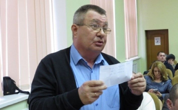 В Мелитополе депутат-пенсионер накопил на две иномарки