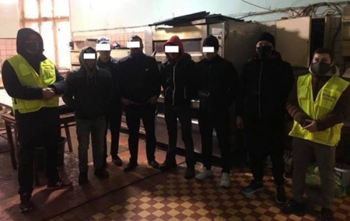 В Одессе нелегалы в подпольном цеху пекли хлеб