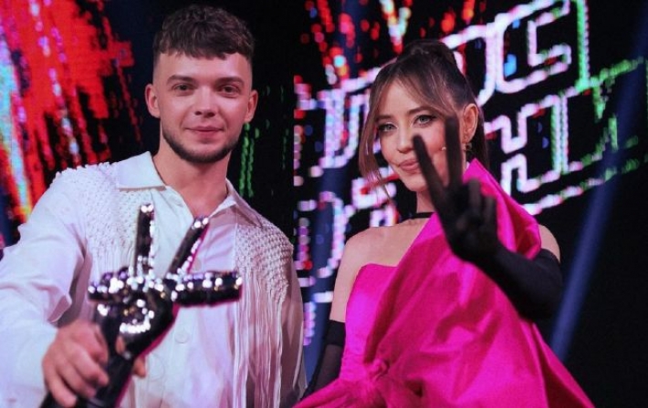 Дорофеева приехала в гости к победителю "Голосу країни 2021": певице накрыли пышный стол