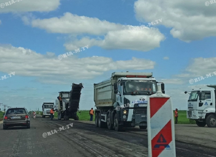 Когда подрядчик обещает завершить ремонт дороги до Кирилловки (видео)