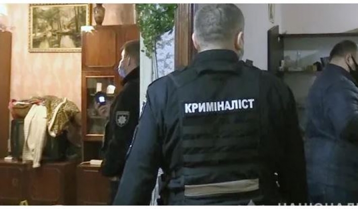 В Киеве мужчина убил собственную мать, а ее вещи сдал в ломбард. Видео