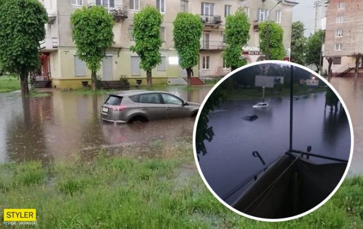 В Украине ливни затопили несколько городов: улицы-реки и плавающие авто (видео)