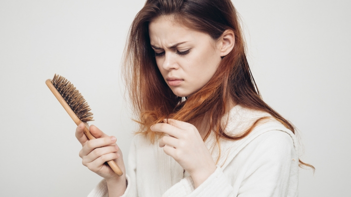 Диетолог назвала способ остановить выпадение волос