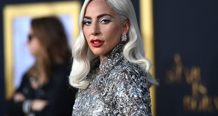 Купальник врезался в интимное место: Леди Гага озадачила снимком в бикини