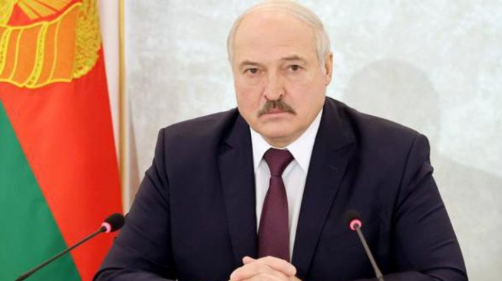 В Беларуси мужчине грозит два года тюрьмы за футболку с Лукашенко