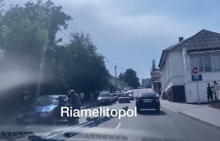 В центре Мелитополя пробка из-за масштабного ДТП (видео)