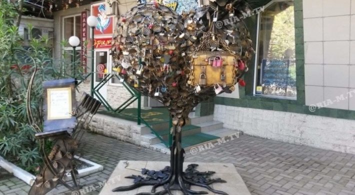 В Мелитополе предлагают установить «дерево любви» (фото, видео)