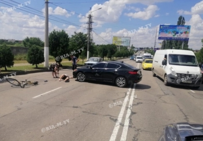 Велосипедист, столкнувшийся с автомобилем в Мелитополе, не пострадал - полиция