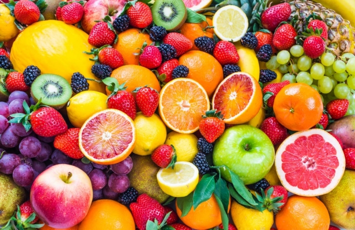 Диетолог рассказала, какие фрукты могут навредить здоровью летом
