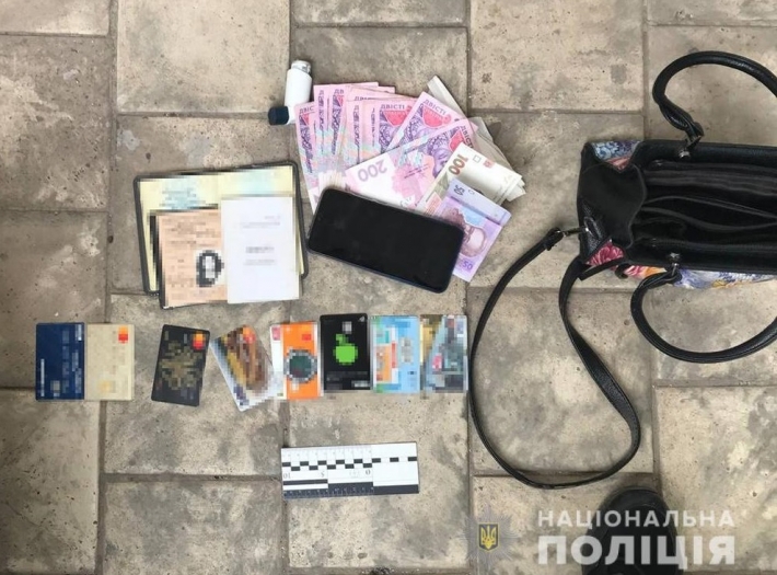 В Запорожье грабитель из Мелитополя выследил женщину возле банкомата
