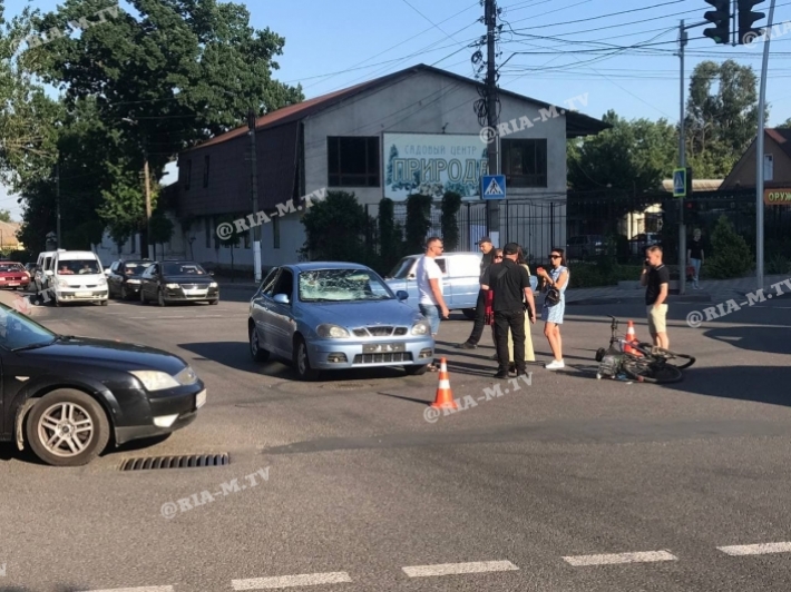 В Мелитополе на перекрёстке сбили велосипедиста (фото, видео)