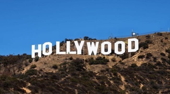 98 лет назад в США появился культовый знак Голливуда. Как и почему он стал местом смерти актрисы Пег Энтуисл