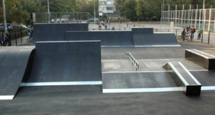 Уже известно, когда в Мелитополе сдадут в эксплуатацию скейт-парк (фото, видео)