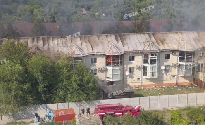 В полиции озвучили версии пожара в коттедже в Мелитополе (фото, видео)