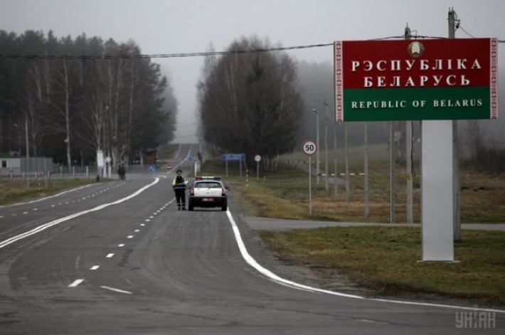 На границе с Беларусью пьяный дальнобойщик сбил шлагбаум в пункте пропуска
