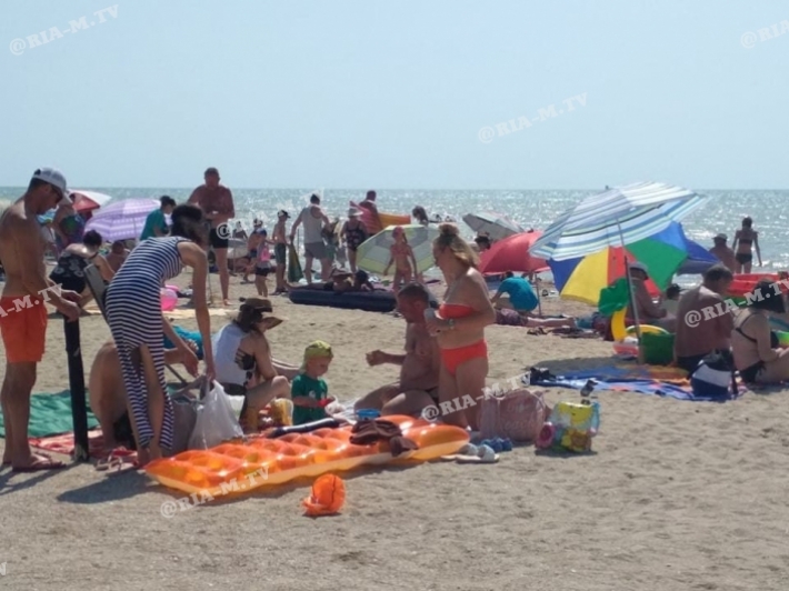 На Азовском море поселки превращаются в курорты выходного дня (фото)
