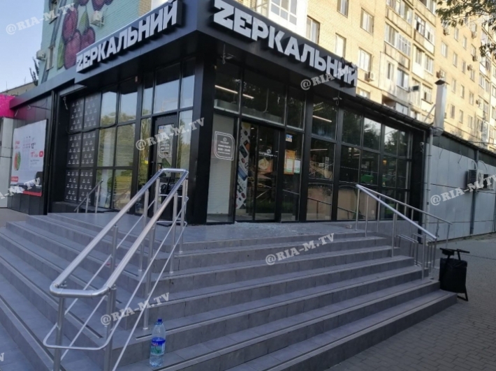 В Мелитополе пьяный неадекват напал на супермаркет "Зеркальный" (фото)