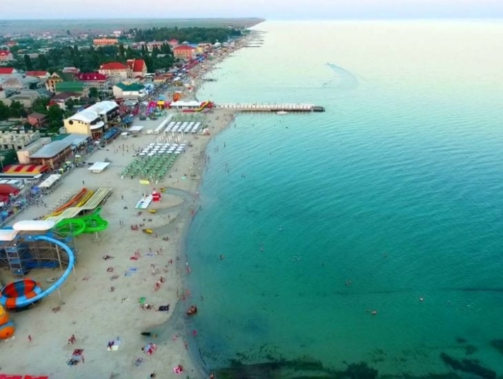 Блогеры из Мелитополя показали тусовочный поселок с морем без медуз (видео)