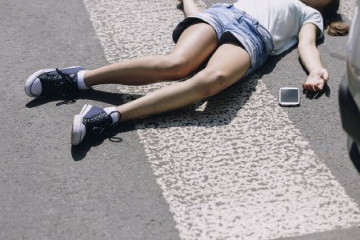 В Мелитополе пьяная девочка потеряла сознание на детской площадке