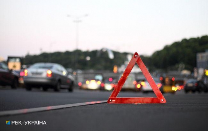 Под Киевом водитель из-за припадка за рулем устроил жесткое ДТП с пострадавшими (видео, фото)