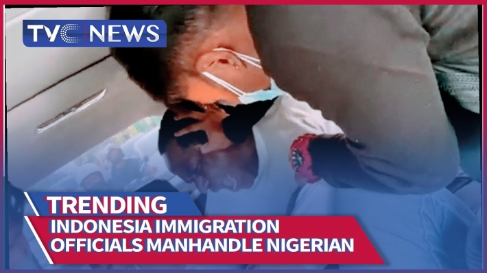 В Индонезии нигерийского дипломата приняли за нелегального мигранта: видео жесткого задержания