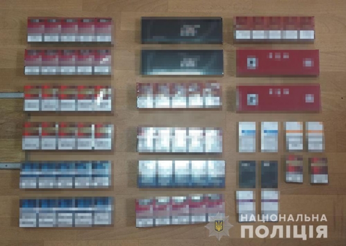 В Мелитополе в табачном ларьке продавали сигареты без акцизных марок