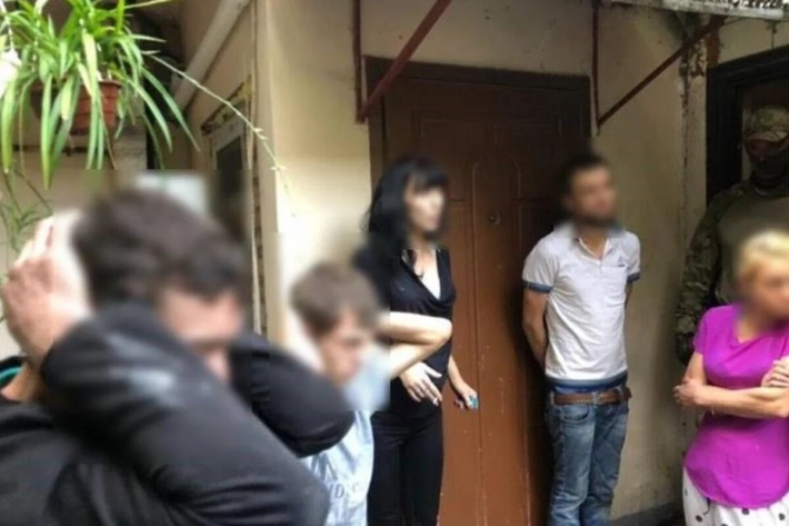 В Одессе задержана банда наркоторговцев: руководил иностранец и "подключил" детей (фото)