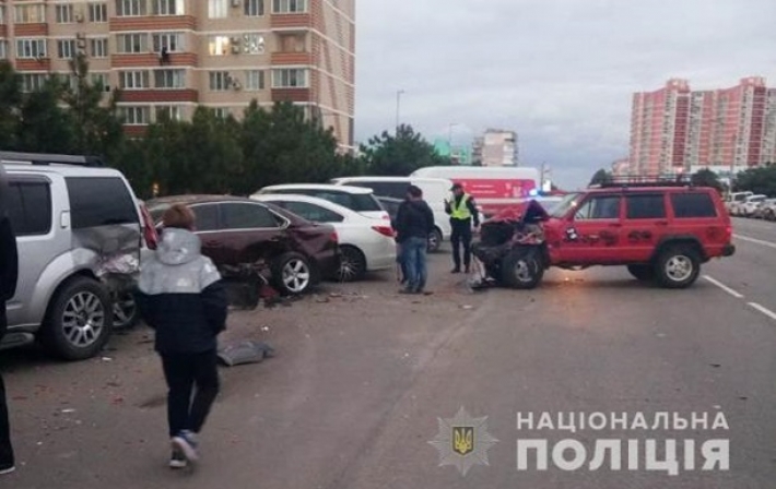 В Черноморске подросток за рулем протаранил шесть авто (фото)