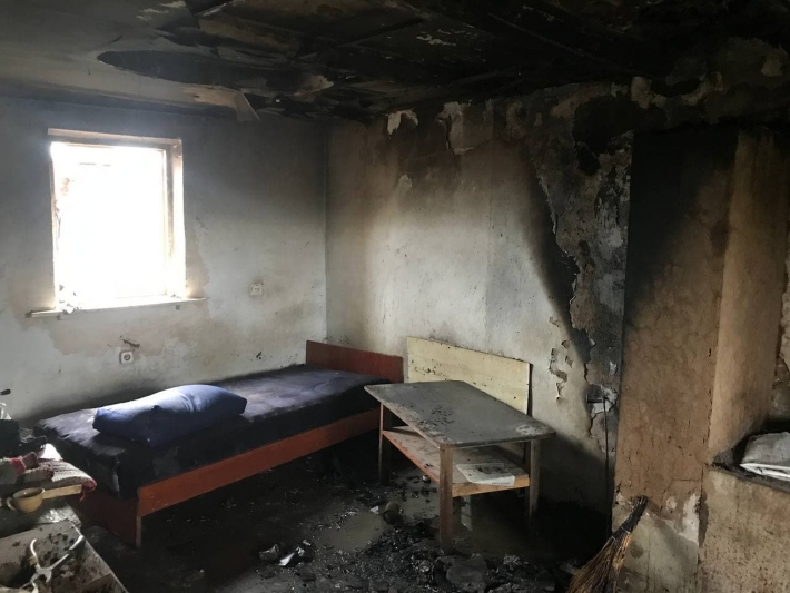 Под Мелитополем пожар наделал бед в частном доме (фото)