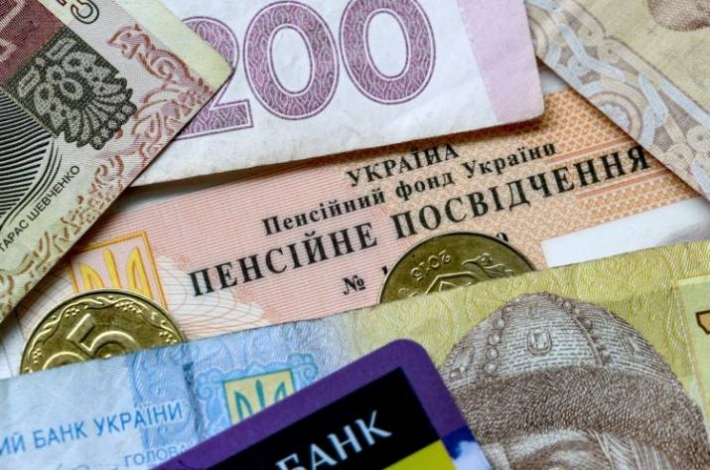 Пенсии в Украине могут сократиться на 10%: в чем причина