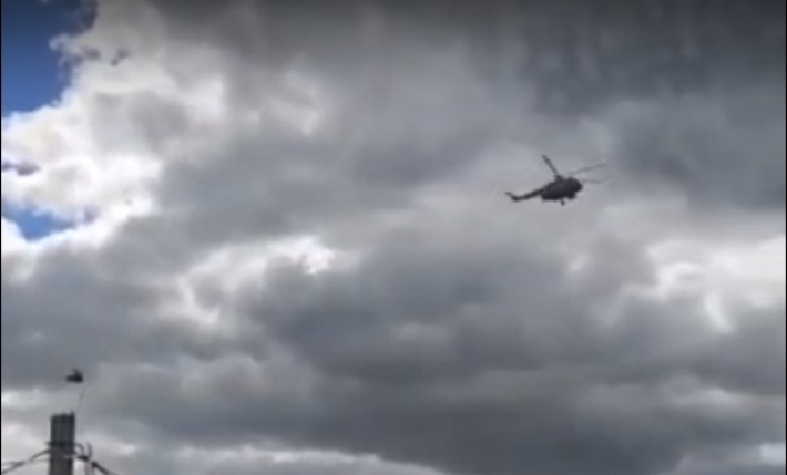 Над Мелитополем кружат военные вертолеты (видео)