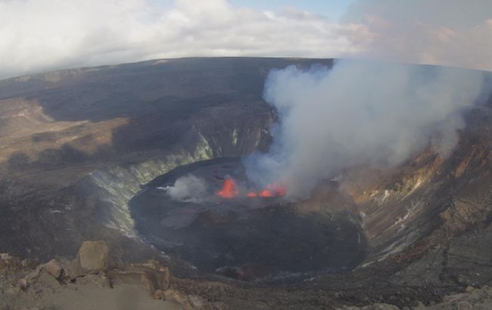 ​На Гавайях "проснулся" один из крупнейших в мире вулканов: фото и видео