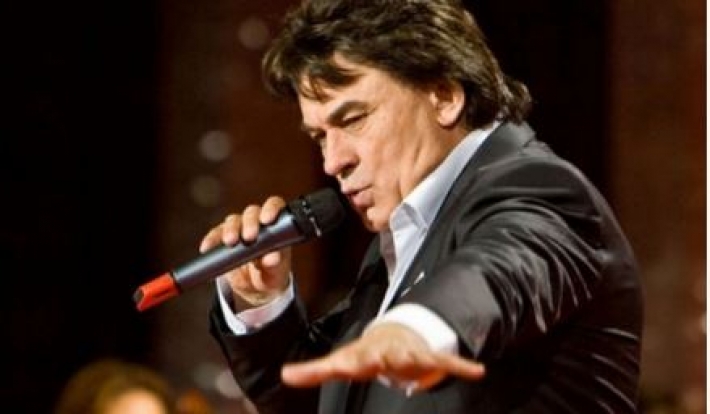 Известный российский певец Александр Серов экстренно госпитализирован в тяжелом состоянии