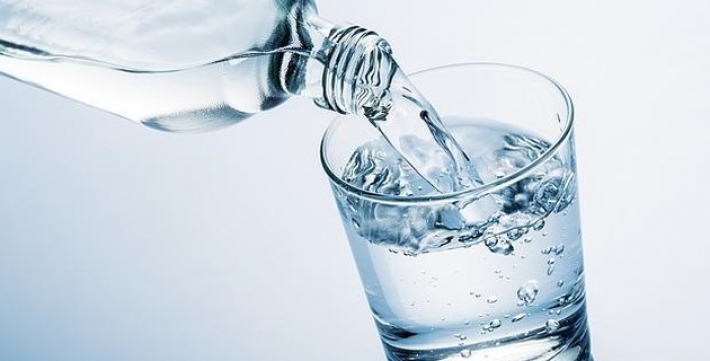 Можно ли на самом деле пить воду во время еды