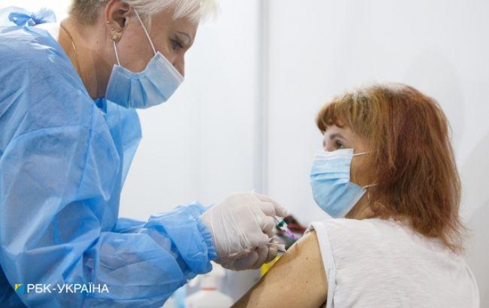 Как привлечь пенсионеров вакцинироваться от COVID: Степанов назвал сумму