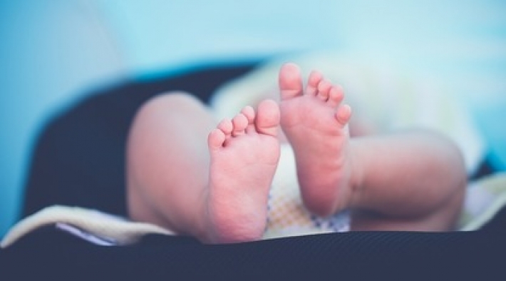 Из-за ошибки в клинике искусственного оплодотворения женщина выносила и родила чужого ребенка