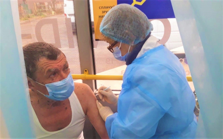 В Запорожье теперь можно вакцинироваться даже в автобусе (фото, видео)