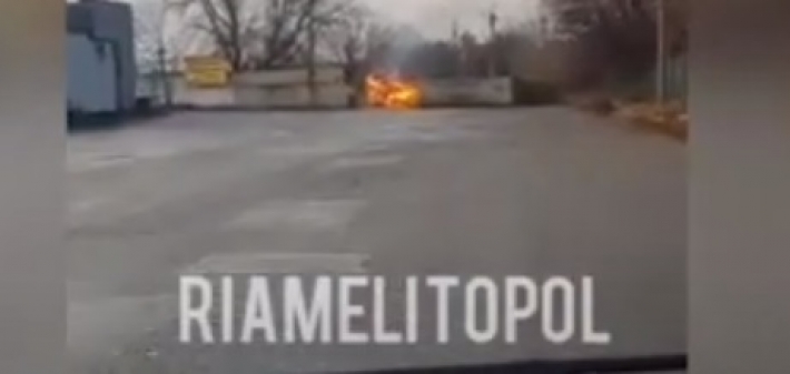 В Мелитополе на территории бывшего предприятия пылает пожар (видео)