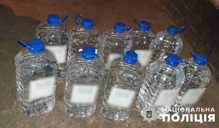 Под Мелитополем полицейские изъяли 50 литров спирта неизвестного происхождения (фото)