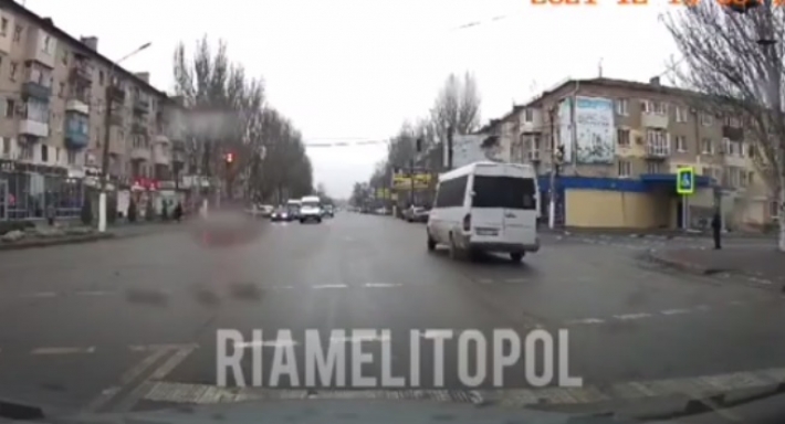 На центральном проспекте в Мелитополе нарушители устроили "показательные выступления" (видео)