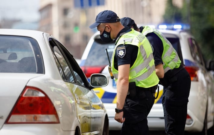 В Мелитополе водитель обвинил полицейских в попытке стрясти штраф без нарушения (видео)