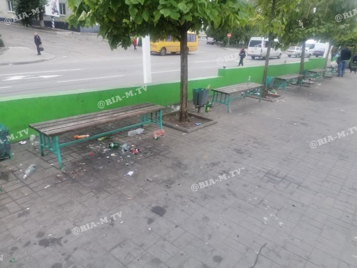 В Мелитополе АТБ в центре города превратилось в притон для алкоголиков, фото 3