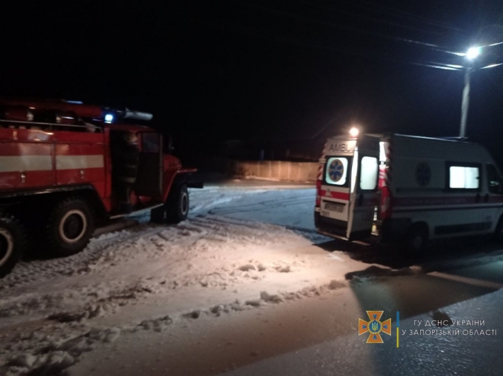 На трассе в Запорожской области застрял автомобиль скорой помощи