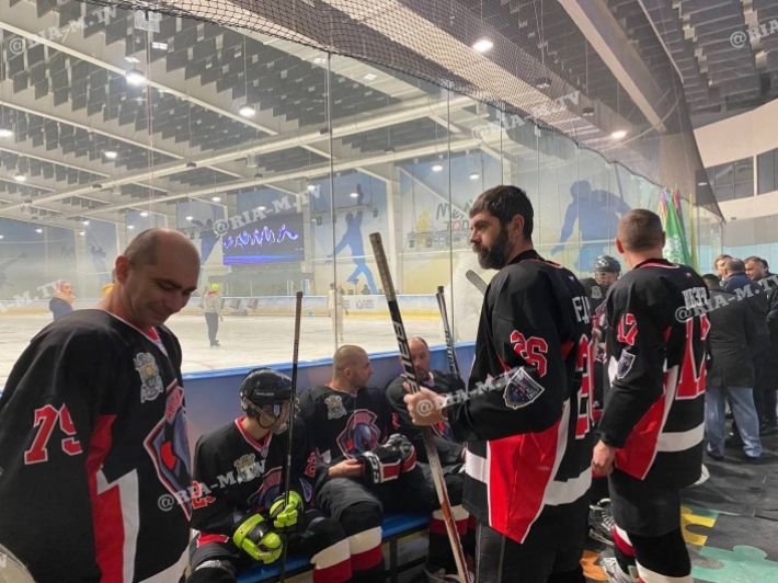 В Мелитополе на ледовой арене начинаются тренировки хоккеистов – когда остальным покататься можно